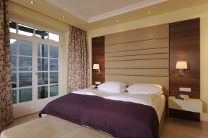 Un pat sau paturi într-o cameră la Hotel & Gasthof Fürberg