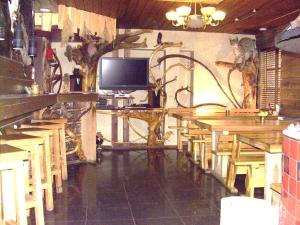 TV a/nebo společenská místnost v ubytování Chalet Truten