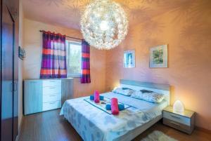 a bedroom with a bed and a chandelier at Horizont view apartment in Pula