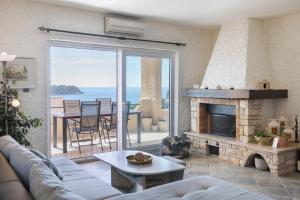 a living room with a couch and a fireplace at Horizont view apartment in Pula