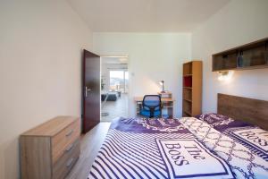 a bedroom with two beds and a desk with a chair at Horizont view apartment in Pula