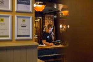Tetamu yang menginap di The Kingslodge Inn - The Inn Collection Group