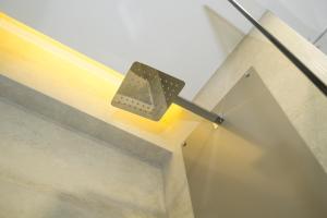 a metal object on the side of a stair case at Slaviero Campina Grande in Campina Grande