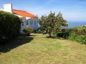 a house with a view of the ocean at Casa da Paz in Cedros