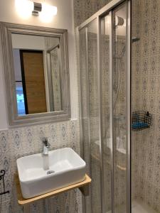 Koupelna v ubytování Hotel Savel + 37 fotografií