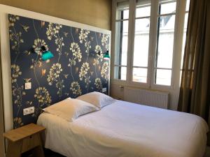 Postel nebo postele na pokoji v ubytování Hôtel Le Cobh