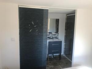 Koupelna v ubytování Tiny House sur la Côte d’Azur + 7 fotografií