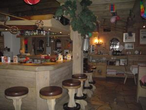 Hol lub bar w obiekcie Dorf Alm