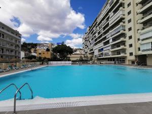 Bazén v ubytování Apartamento Carihuela Torremolinos nebo v jeho okolí