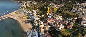 Afbeelding uit fotogalerij van Pitsinis Apartments in Roda