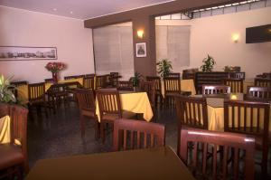 Um restaurante ou outro lugar para comer em Hotel Ferrua