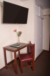 Uma TV ou centro de entretenimento em Hotel Ferrua