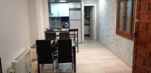 Kuchyň nebo kuchyňský kout v ubytování Apartamento Toledo San Justo