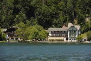 Peisaj natural din apropierea acestui hotel
