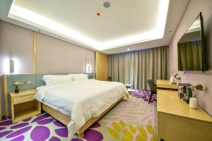 Ένα ή περισσότερα κρεβάτια σε δωμάτιο στο Lavande Hotel Dali Erhai Park Branch