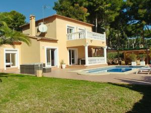 Villa con piscina y casa en Villa El Encanto, en Moraira