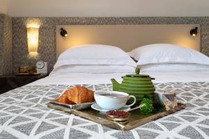 Cama ou camas em um quarto em Dan Caesarea Resort