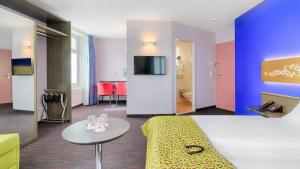 TV a/nebo společenská místnost v ubytování Hotel Drei Könige Luzern