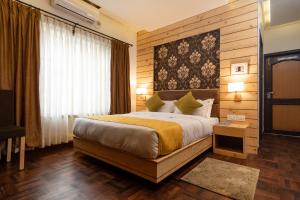 Un pat sau paturi într-o cameră la Fresco Retreat