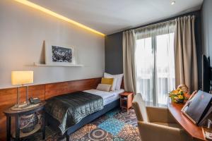 Televízia a/alebo spoločenská miestnosť v ubytovaní Budapest Airport Hotel Stáció Wellness & Konferencia