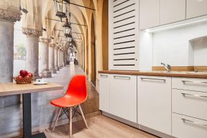 Kuchyňa alebo kuchynka v ubytovaní Krakow For You Budget Apartments