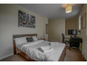 Spacious, quiet dwelling for up to 6, Manchester