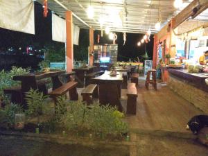 Restaurace v ubytování Made Roejas Homestay