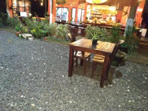 Restaurace v ubytování Made Roejas Homestay