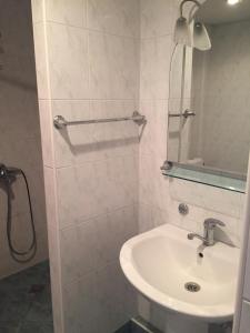 Bagno di Republic Square Apartment