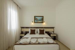 Postel nebo postele na pokoji v ubytování Belcekum Beach Hotel + 37 fotografií