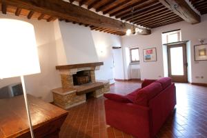 A seating area at Rocca Di Castagnoli