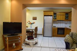 A kitchen or kitchenette at AMISIANA HOUSE