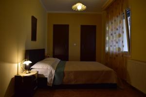 A bed or beds in a room at AMISIANA HOUSE