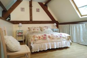 a bedroom with a bed and a chair in it at La Roche Bellevue in Luynes