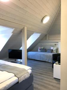 Ein Bett oder Betten in einem Zimmer der Unterkunft Hôtel de l'Ecluse