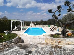 The swimming pool at or close to Trullo Monte Del Sale