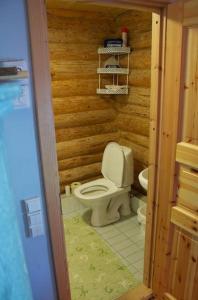 Kylpyhuone majoituspaikassa Kinkamon Pirtti