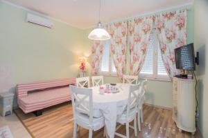 Postel nebo postele na pokoji v ubytování Shabby Chic Apartments