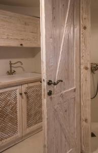 an open door to a bathroom with a sink at Milos Maison in (( Kermetés ))
