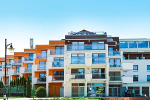 an apartment building with orange and white at Przystań przy plaży in Władysławowo