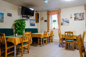 TV a/nebo společenská místnost v ubytování Lilleküla Hotel