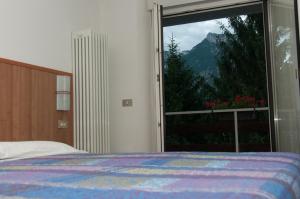 Postel nebo postele na pokoji v ubytování Hotel Dolomiti