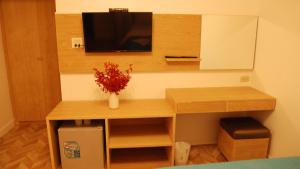 Een TV en/of entertainmentcenter bij Baan Luang Harn
