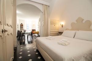 Postel nebo postele na pokoji v ubytování Royal by PortofinoHomes
