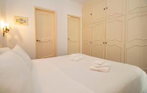 Postel nebo postele na pokoji v ubytování Royal by PortofinoHomes