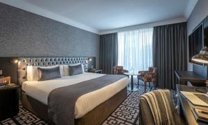 Postel nebo postele na pokoji v ubytování Talbot Hotel Stillorgan + 37 fotografií