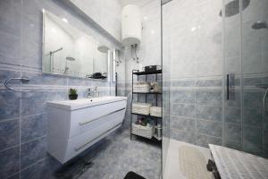 Kúpeľňa v ubytovaní Magic Blue Sky Apartment + 22 fotografií