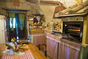 En restaurant eller et spisested på La Grotta Su Civita