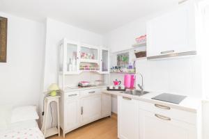 Köök või kööginurk majutusasutuses Beautiful Rustical Apt Ana in the Heart of Rovinj