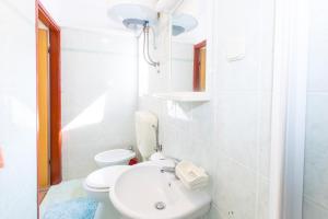 Vannituba majutusasutuses Beautiful Rustical Apt Ana in the Heart of Rovinj